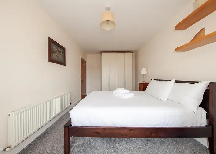 Spacious 2bdr Flat Near Апартаменты Дублин